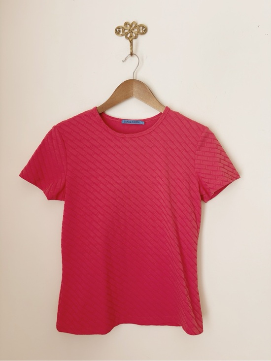 J. McLaughlin Tops - J. McLaughlin Coral Quilted Allie Short Sleeve Tee Medium Coastal Summer